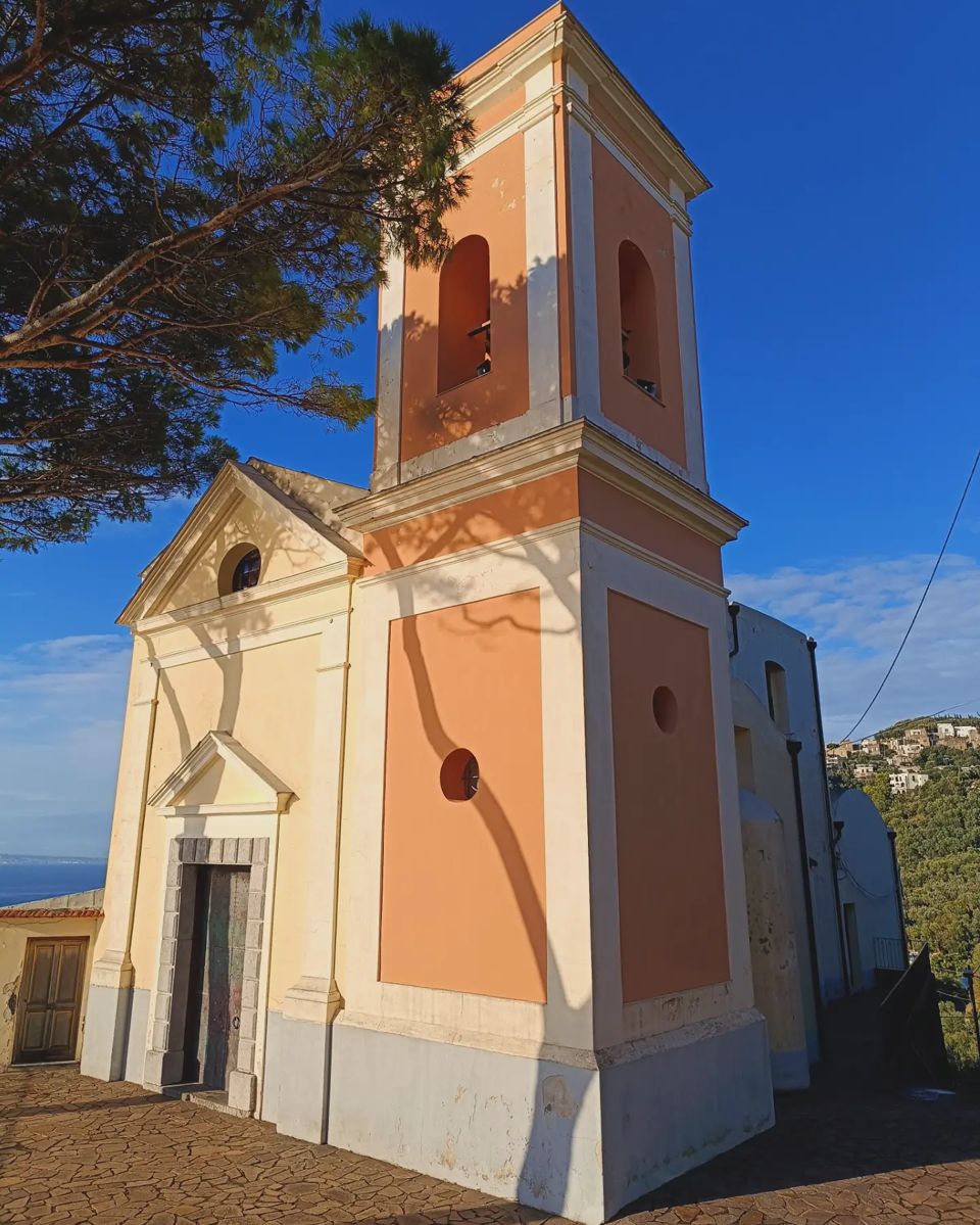 Façade de la Parrocchia di Sant'Andrea Apostolo à Massa Lubrense